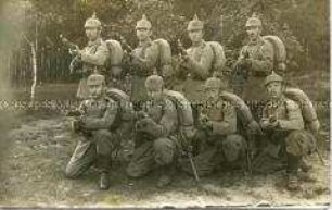 Deutscher Infanteristen in Angriffsstellung