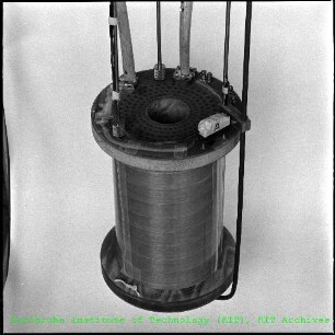 Spule eines supraleitenden Teilchenseparators im Institut für Experimentelle Kernphysik (IEKP)