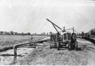 Grabenräummaschine des Lohnunternehmens Den Duyf, Groot-Ammers, Niederlande.