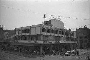 Fertigstellung des sogenannten "Hieke - Hauses" in der Kaiserstraße 215.