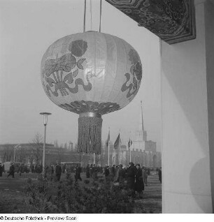 Lampions am chinesischen Ausstellungspavillon auf dem Ausstellungsgelände der Technischen Messe