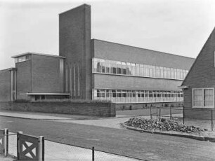 Hilversum, Eemnesserweg 107. Johannes-Calvijn-Schule (1929; W. M. Dudok)