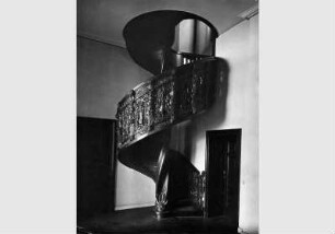 Blick auf eine Wendeltreppe im Kronprinzen-Palais