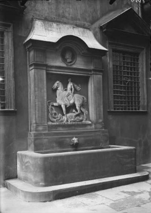 St.-Georgs-Brunnen : Dresden, Residenschloss, St. Georgs-Brunnen im Kleinen Schlosshof