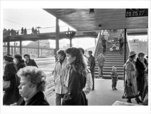 Straßenbahnhaltestelle Tröndlinring, Friedrich-Engels-Platz, Leipzig, DDR, 1984