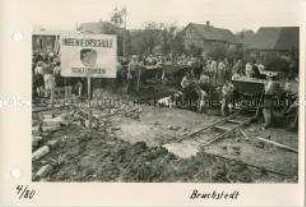 Wiederaufbau des von einem Hochwasser zerstörten Bruchstedt