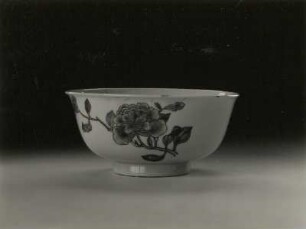 Kleine Kumme (China, 1723/1735, Regierungsperiode Yongzheng; Porzellan, Aufglasurmalerei; Höhe 6,6 cm; Staatliche Kunstsammlungen Dresden (SKD)