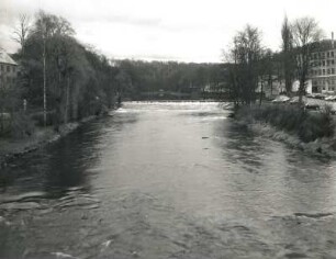 Mittweida. Zschopau. Blick von der Brücke Dresdner Straße flußauf nach Südosten zum Wehr an der Baumwollspinnerei