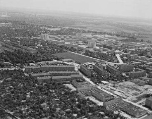 Luftaufnahme, Blick von Nord-Westen auf die Siedlung Mariendorf-Ost mit der Carl-Sonnenschein-Schule. Berlin-Mariendorf, Am Hellespont