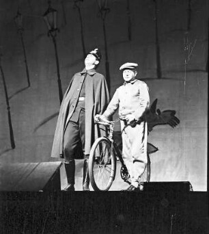 Scala: Wilhelm Bendow mit Rad und Schupist: Walter Liek