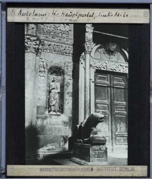 Fidenza, Dom : Westliches Hauptportal mit Skulptur in Nische