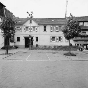Geisenheim, Bischof-Blum-Platz 11
