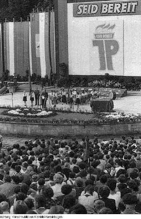 Dresden. Pionierorganisation "Ernst Thälmann". II. Pioniertreffen, Ensemble - Freilichtbühne "Junge Garde", 12.-18. August 1955