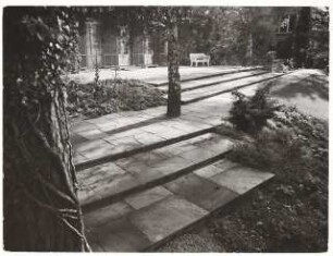 Garten Karl Hanke, Berlin-Grunewald: Blick zur Terrasse