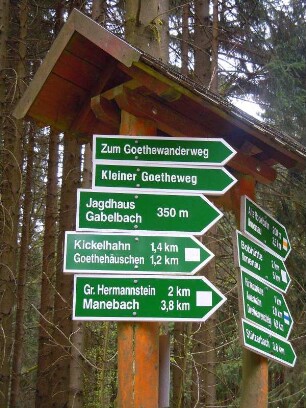 Kickelhahn bei Ilmenau - Hinweisschilder : Wanderweg-Beschilderung, aufgenommen im Thüringer Wald am "Kickelhahn" bei Ilmenau am 29. April 2012