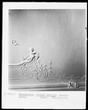 Stuckdekoration mit Putto