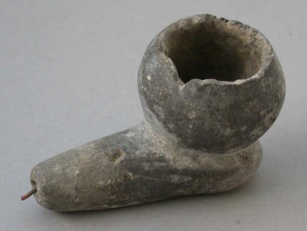 Clay tobacco pipe