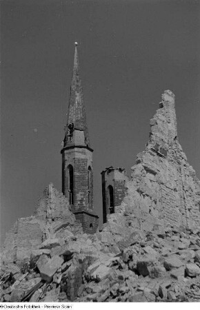 Blick auf die zerstörte Sophienkirche