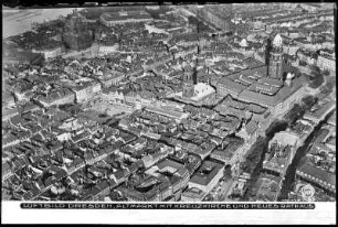 Dresden, Blick auf Altmarkt, Kreuzkirche und Neues Rathaus, Luftbild