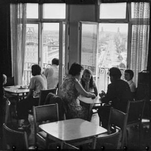 Im Kinder-Café im Haus des Kindes, Bild 2, August 1971. SW-Foto © Kurt Schwarz.