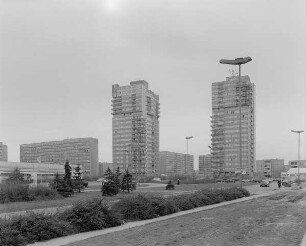 Hochhaus-Wohnblock : Wohnkomplex VI. Punkthochhäuser und Hochhaus-Wohnblöcke. Ansicht von der "Eselsmühle"