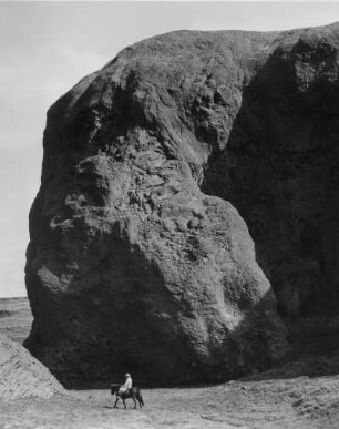 Basaltfelsen der 'Echoklippen' aus dem Tal der Jökulsá, Island
