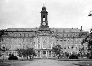 Wermsdorf. Schloß Hubertusburg (Baubeginn 1721; J. C. Naumann, Erweiterung 1724-1733, Umbau 1743-1751; J. C. Knöffel). Ansicht von Südost