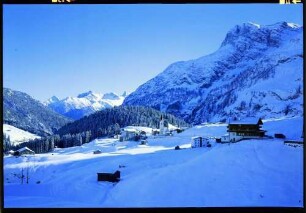keine Beschreibung [Warth: Warth im Bregenzer Wald mit Blick zu den Lechtaler Alpen]