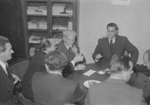 60. Geburtstag von Walter Maschke, Generalsekretär der Volksbühne Berlin : Walter Maschke mit weiteren Gästen