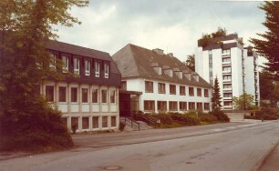 Willi-Hofmann-Straße, Industrie- und Handelskammer. Detmold. rechts das Hochhaus Rosenstraße 6