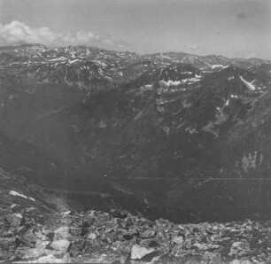 Gebirge : Blick über eine Gebirgslandschaft.