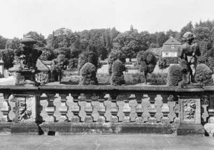 Balustrade mit Vase und Putto, Jagdschloss Moritzburg