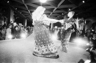 Basel: Mustermesse [Modenschau]