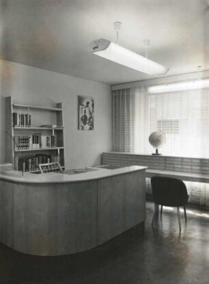 Dippoldiswalde. Kreisbibliothek. Ausleihtisch und Kataloge