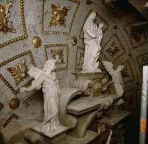 Altar des Heiligen Bernhard — Madonna flankiert von Engeln