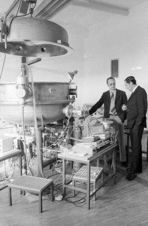 Freiburg: [im Institut für Physikalische Weltraumforschung, Apparatur Aeros B]