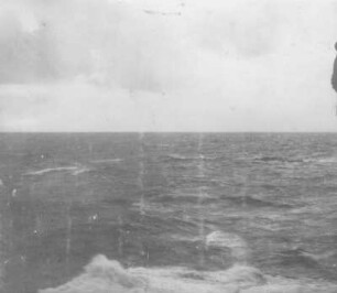 Blick vom Schiff auf offene See