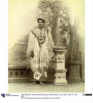 "Tahitier während des franz. Nationalfestes im Juli 1895"