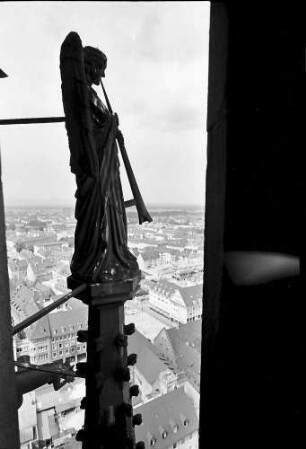 Freiburg: Blick vom Turm; Posaunenengel