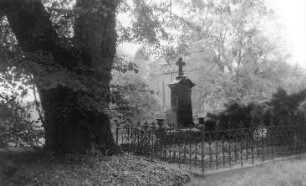 Großdubrau-Klix. Blick auf die Mühle vom Friedhof aus