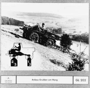Anbau-Grubber am Hang, Unimog Typ 25 PS