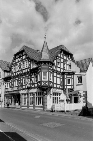 Wohn- und Geschäftshaus (Wohn- und Geschäftshaus, Massivmauerwerk und Fachwerk); Gemünden, Steinweg 12