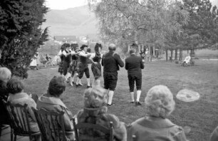 Untermünstertal: Untermünstertäler Trachtengruppe tanzt