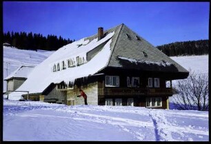 Todtnauberg: Schwarzwaldhaus im Schnee, von der Büreten