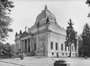 Zgorzelec. Kulturhaus Oberlausitzer Gedenkhalle : Zgorzelec/Polen. Kulturhaus (Miejski Dom Kultury, Museum, Oberlausitzer Gedenkhalle; 1898-1902; H. Behr, H. Lederer, R. Schnauder). Ansicht von Westen mit Haupteingangsseite