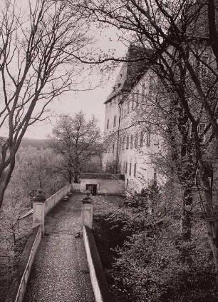 Burgk, Schloss : Burgk. Schloß. Blick vom Amtshaus nach Südsüdwesten auf das Schloss