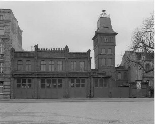 Forst, Hochstraße 2. Feuerwache mit Gerätehaus mit Diensträumen und Schlauchturm (1880, 1910 erweitert). Straßenansicht