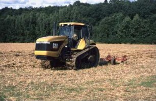 Fotografie: Raupentraktor, Bodenbearbeitung, Gummiraupenlaufwerk
