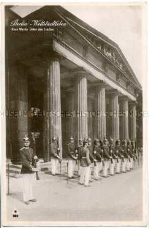 Wachsoldaten vor der Neuen Wache in Berlin