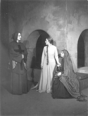 Nibelungen (3. Abteilung). Trauerspiel von Friedrich Hebbel. Staatsschauspiel Dresden, Neueinstudierung 12.03.1929 mit Musik von Arthur Chitz : Tom Farecht als Kaplan, Antonia Dietrich als Kriemhild und Clara Salbach als Ute